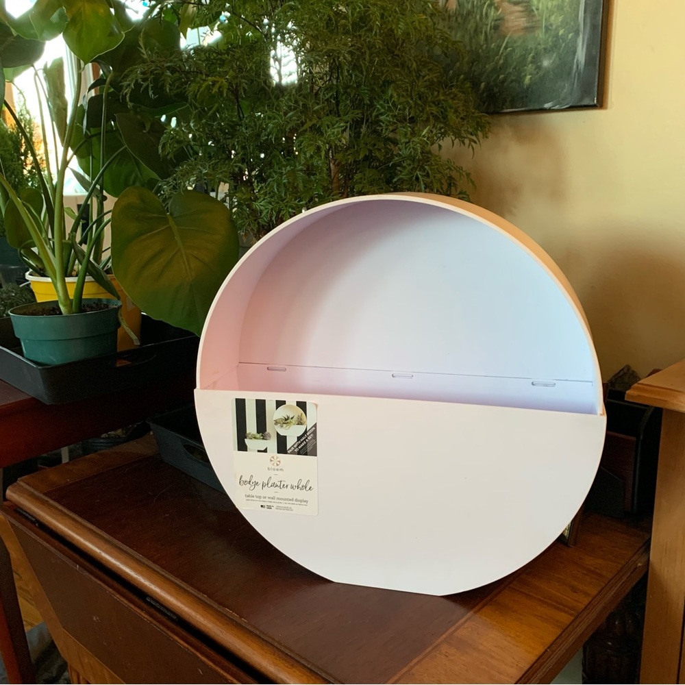 SALE!! Full Moon Bloem Bodye Planter indoor or outdoor.  3